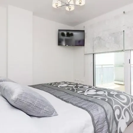 Apartamento En Primera Linea. *